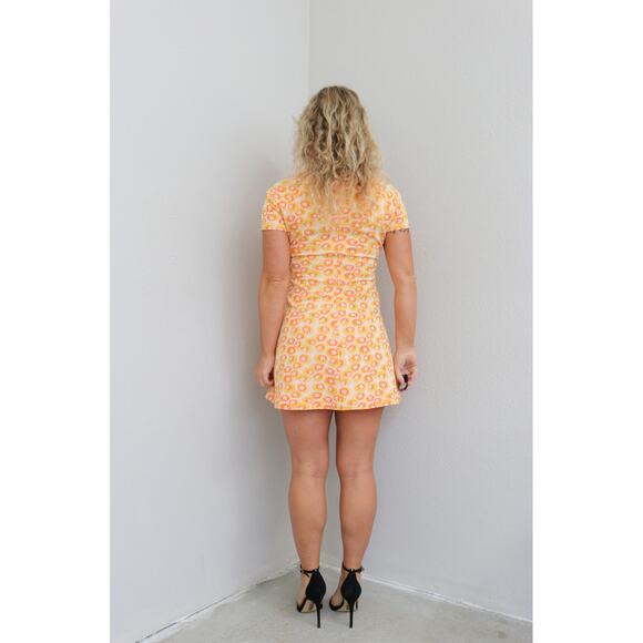 1960's Vintage Marigold Floral Mini Dress ~ Women's XS SM 70's Retro Mod Short - Picture 4 of 10